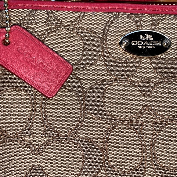 Coach Signature LARGE tan/red large wristlet - Picture 4 of 4